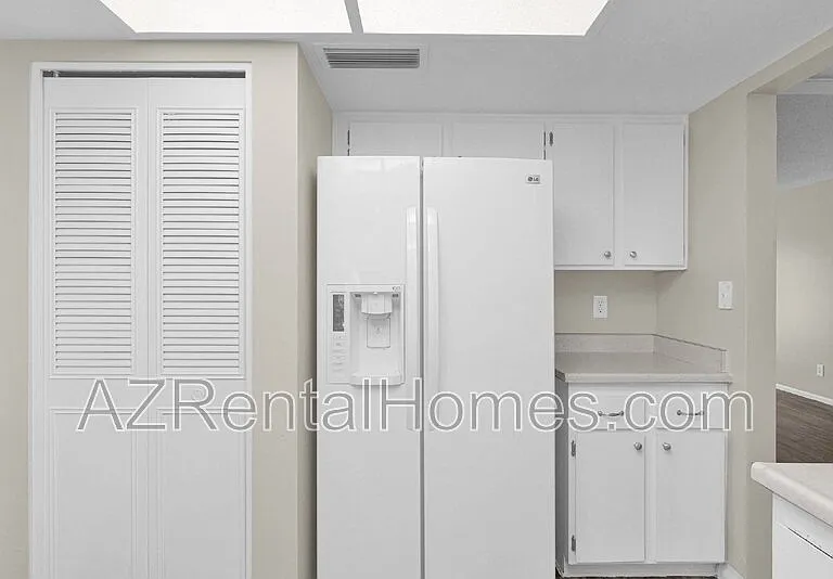 966 E La Jolla Dr — Photo 13