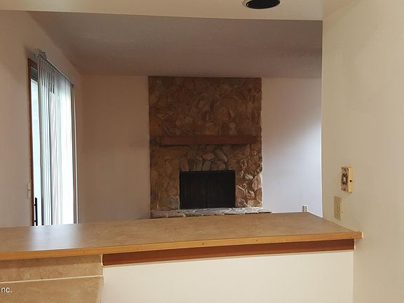 3rd image of 1308 Magnolia Cir E