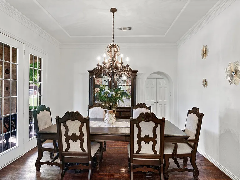9823 Carriage Hill Ln — Photo 17