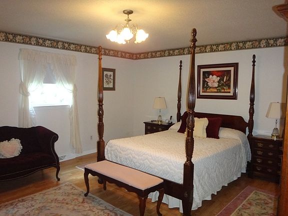 4th image of 602 Sharon Dr