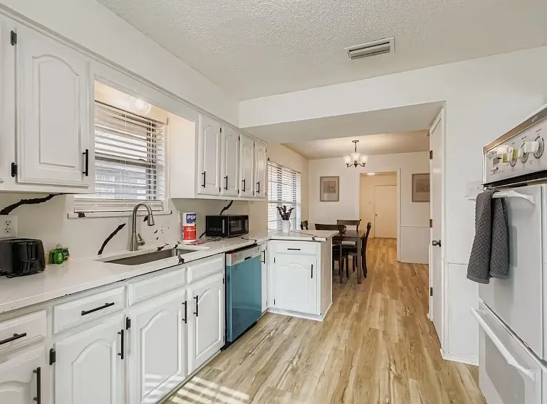 1711 Windsong Trl — Photo 26
