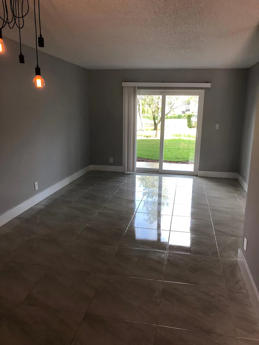 Building Photo - 2104 S Cypress Bend Dr #107