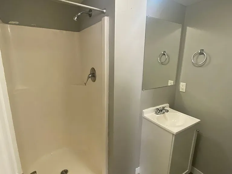 556 N Clay St — Photo 9