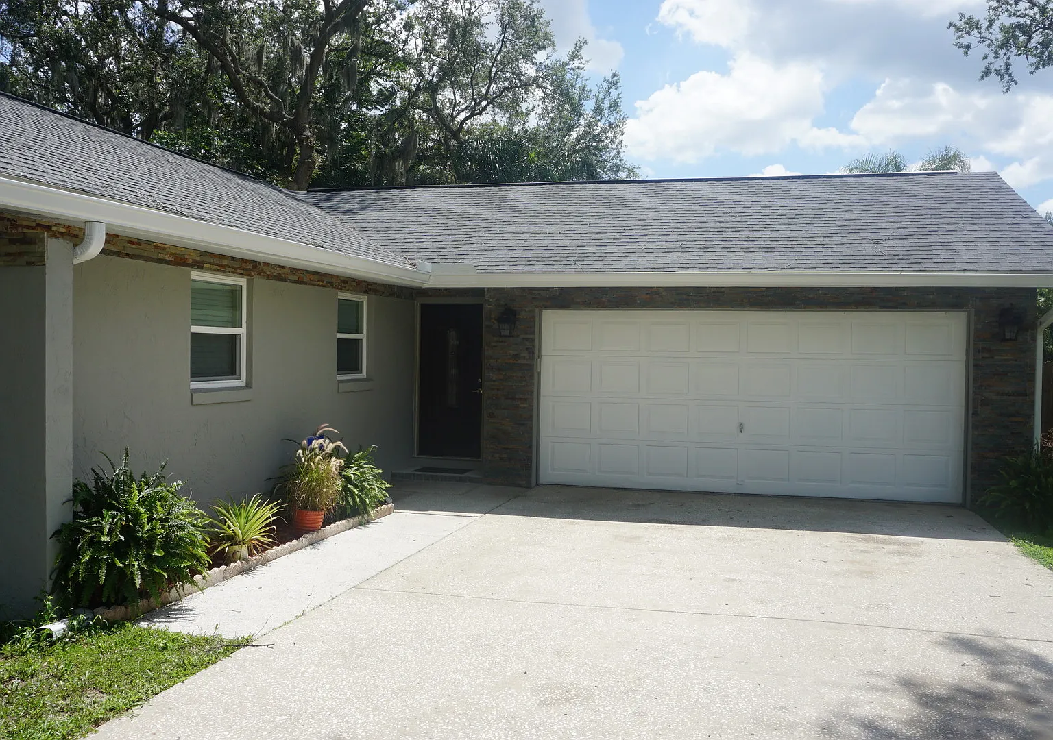 3 Bedrooms / 2 Bath Brandon Home — Photo 2