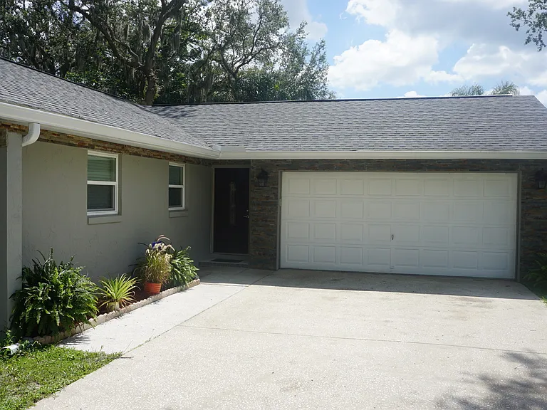 213 Foxwood Dr — Photo 2