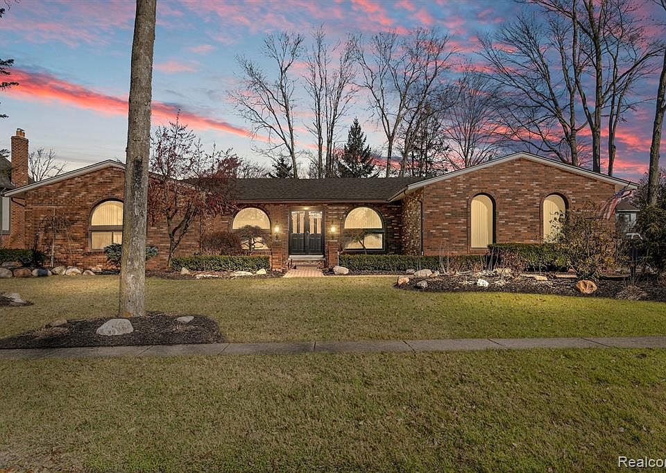 11773 Whispering Oak Ln, Shelby Township, MI 48315 Zillow