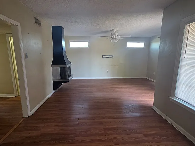 2111 W Kentucky Ave — Photo 2