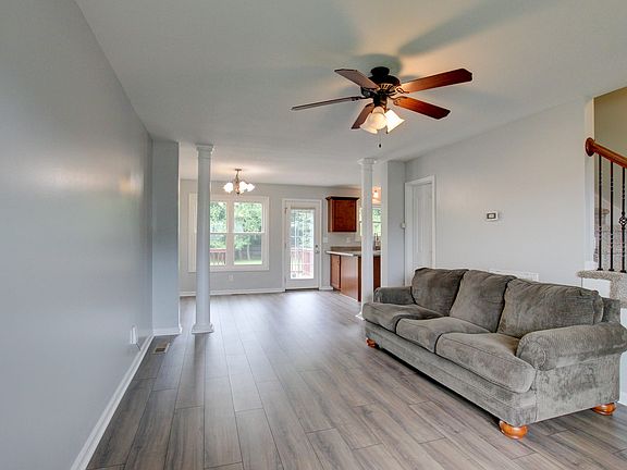 3rd image of 567 Oakmont Dr