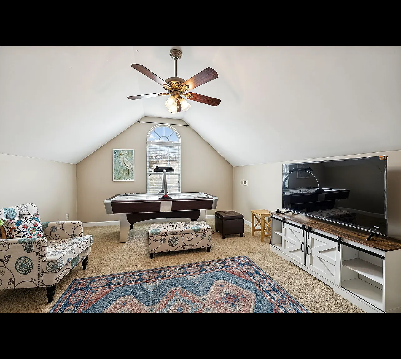 4 bed, 2862 sqft, $4,000 — Photo 3