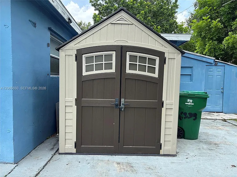 6335 SW 21st St #2 — Photo 8