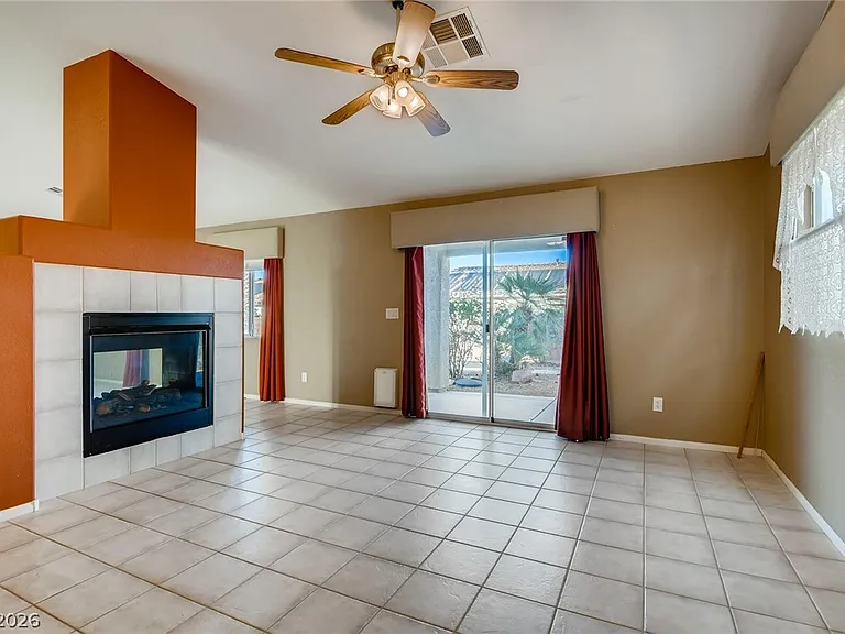 1048 Royal Skyline St — Photo 10