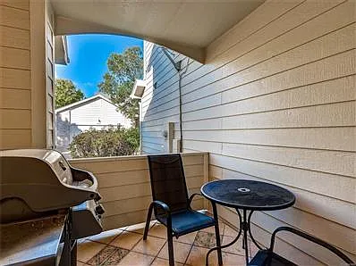 4 bed, 3.5 bath, 2150 sqft, $3,100 — Photo 2