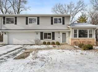 68 Ellendale Rd, Deerfield, IL 60015