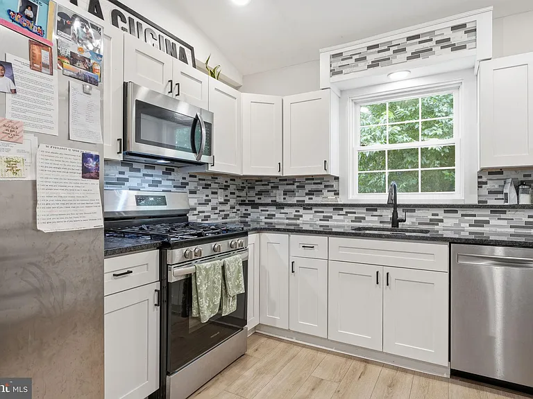 214 Washington St — Photo 15