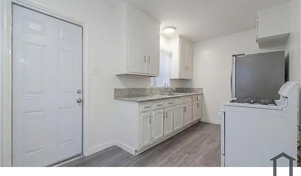 2 bed, 800 sqft, $1,995 — Photo 3