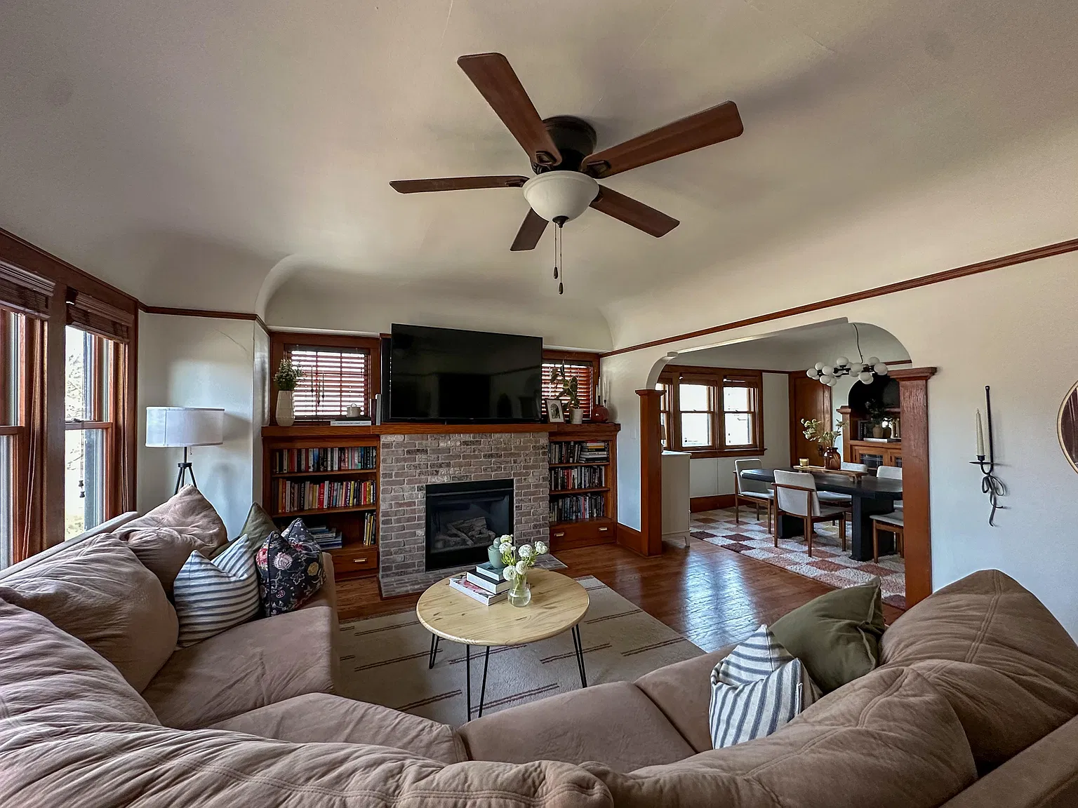 2 bed, 1855 sqft, $2,600 — Photo 1