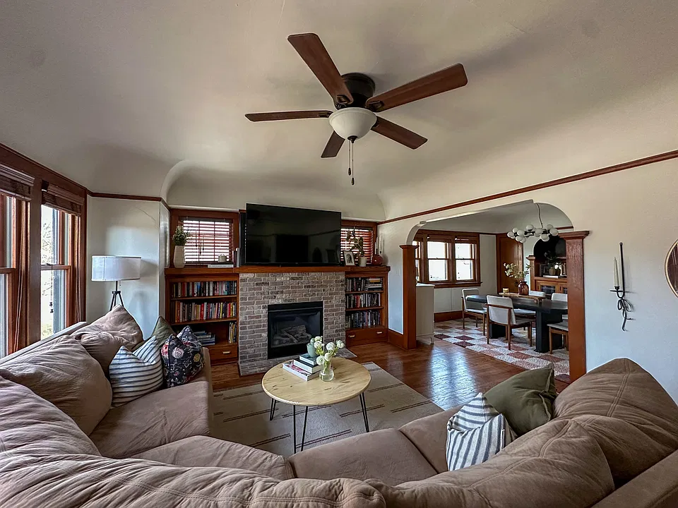 1405 E Elmdale Ct