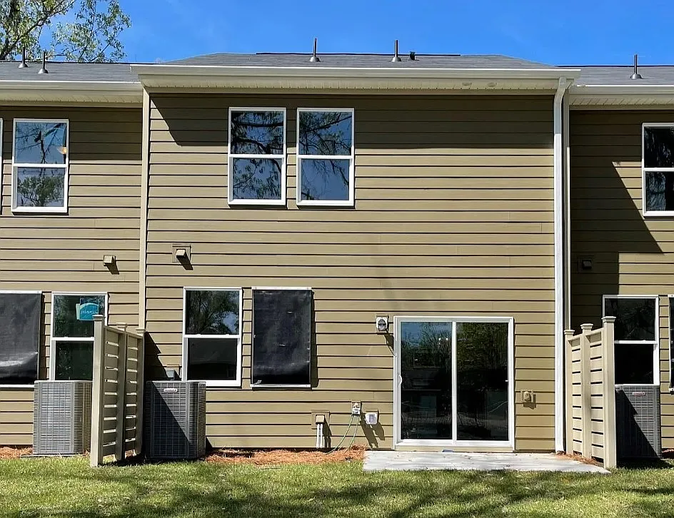 3 bed, 2.5 bath, 1415 sqft, $2,500 — Photo 3