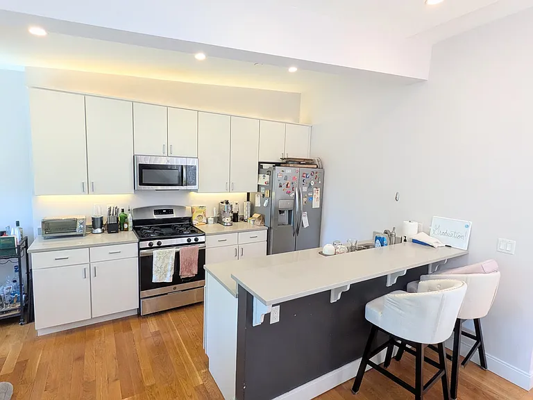 11 Highland Park Ave — Photo 1