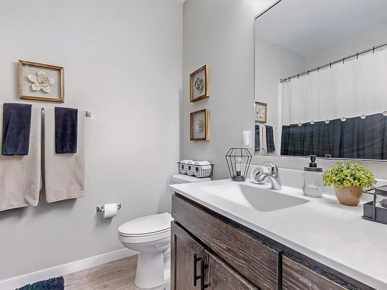 Mahtomedi Flats — Photo 12