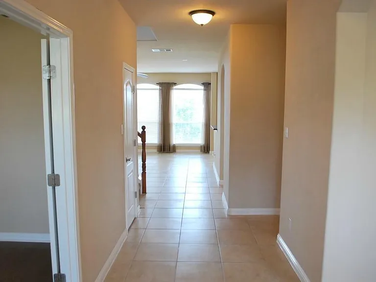 1002 Sedalia St — Photo 2