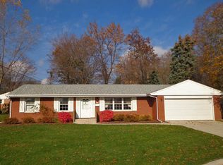 2514 Crestwood Cir, Sheboygan, WI 53081