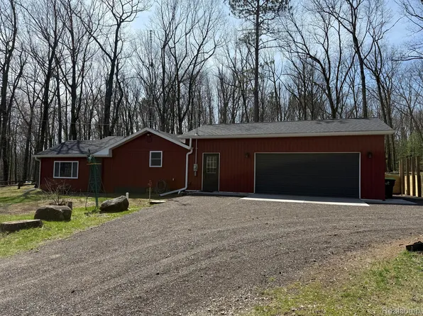 1285 E Claroskee Rd, Gladwin, MI 48624