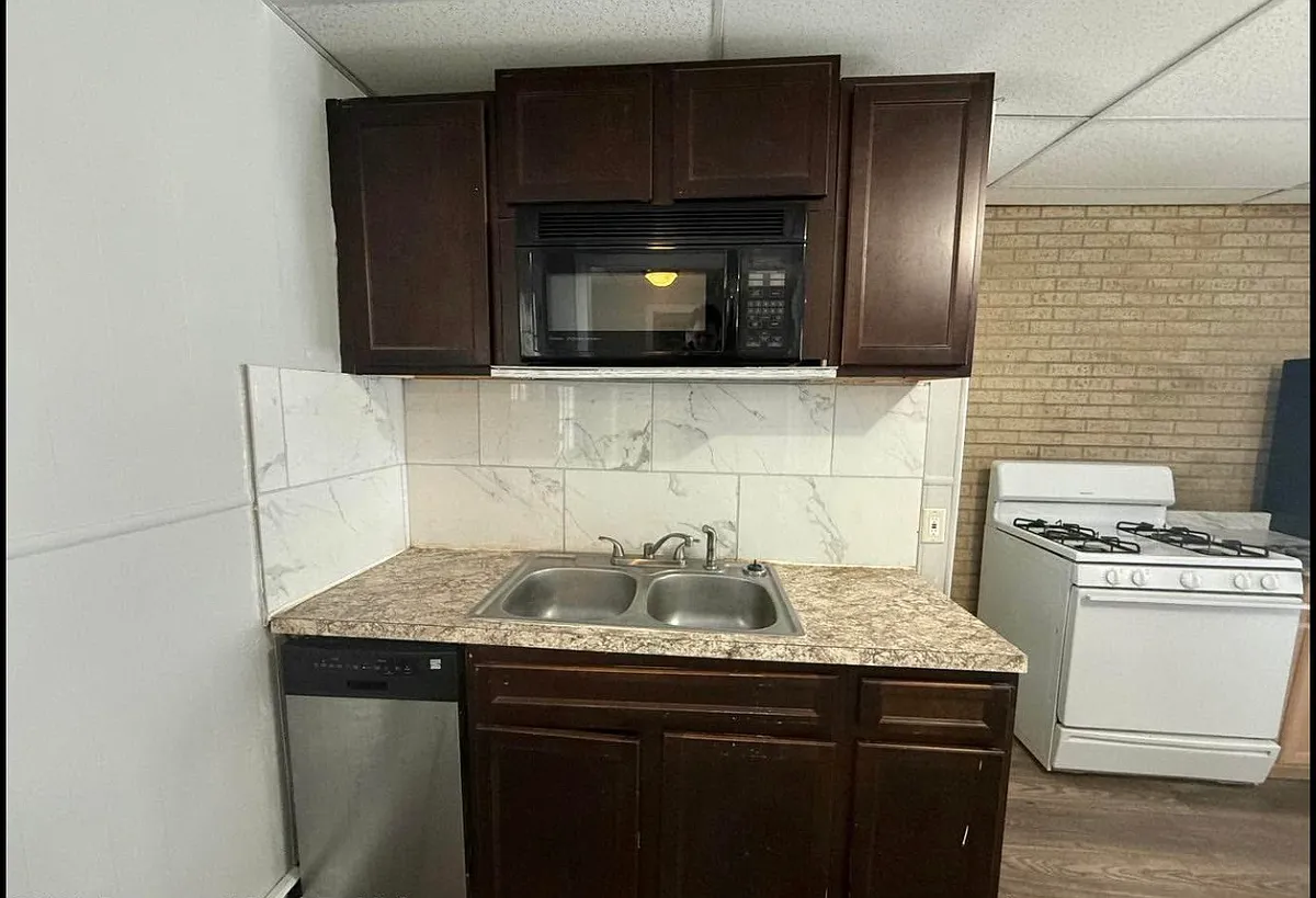 Building Photo - 375 Grove St #2