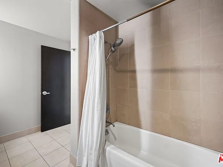 1100 S Hope St #1410 — Photo 12