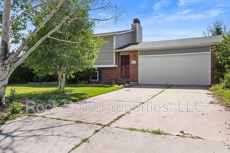 4 bed, 2.0 bath, 1890 sqft, $2,295 — Photo 3