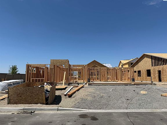2nd image of 2811 Centerline Ave