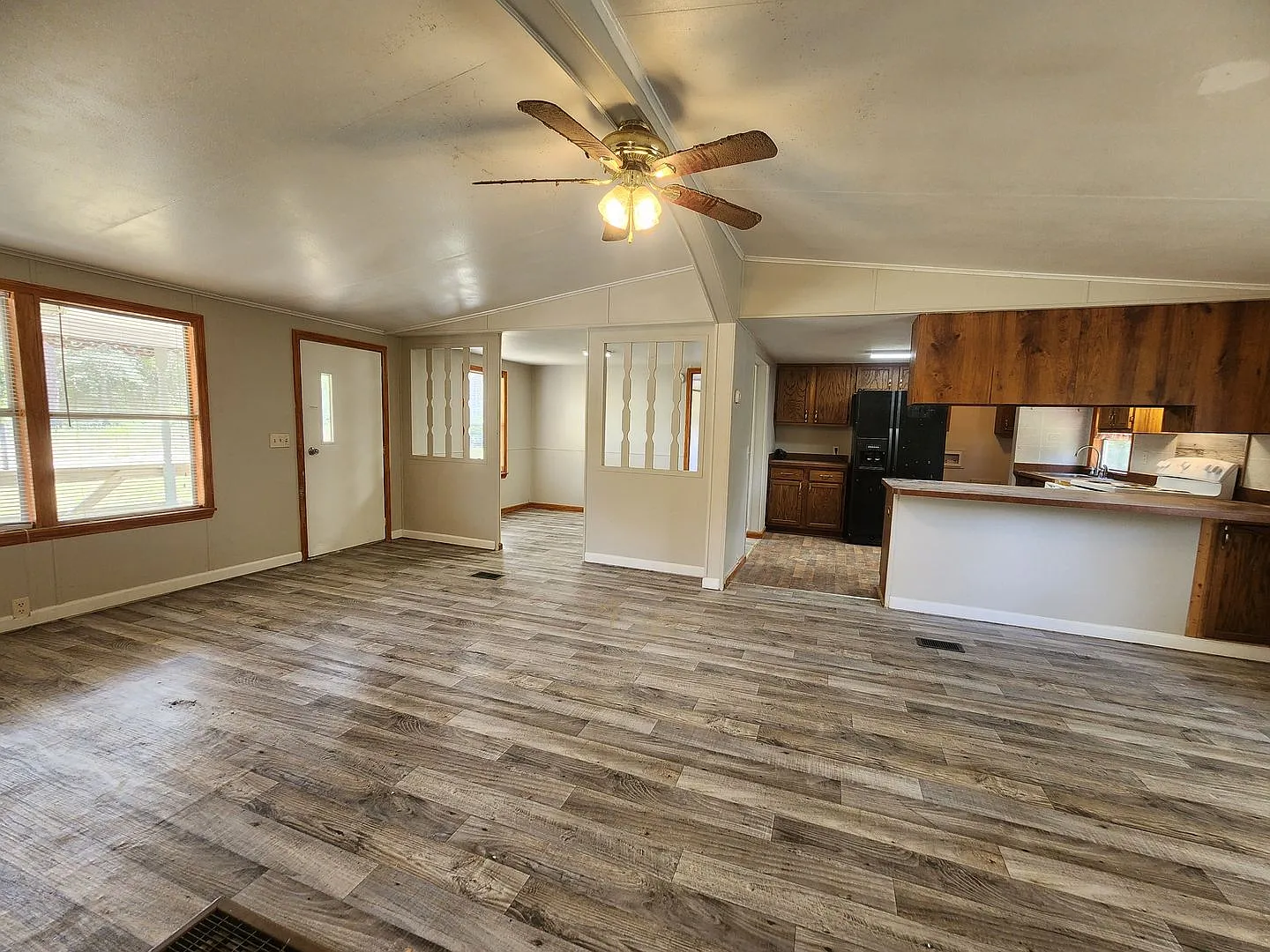3 bed, 2 bath on 1/3 Acre of FENCED land. — Photo 3