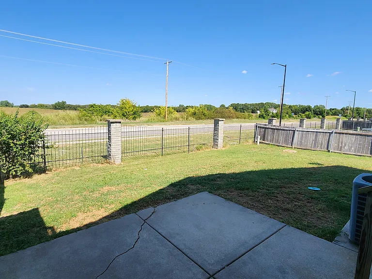 2600 E Old Spring Rd — Photo 9