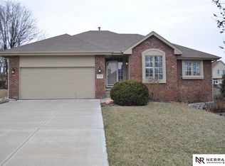 17340 William Cir, Omaha, NE 68130