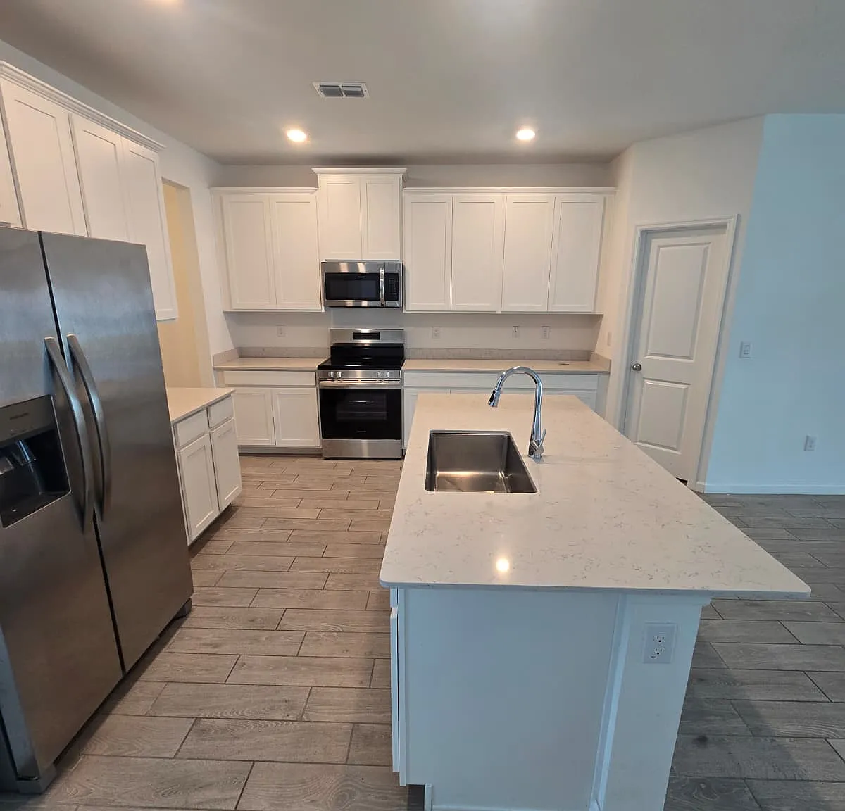 4 bed, 2260 sqft, $2,399 — Photo 3
