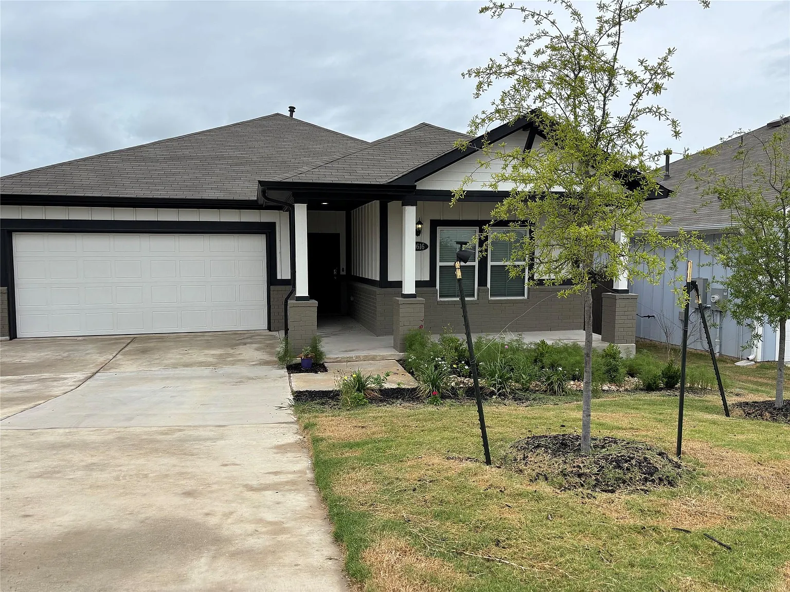 3 bed, 2.0 bath, 1754 sqft, $2,350 — Photo 1