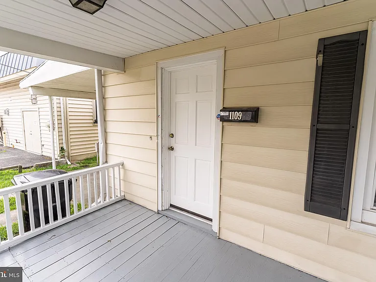 1109 N Division St — Photo 10