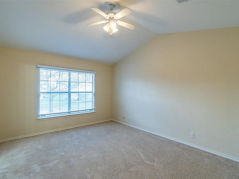 2604 Peach Tree Ln — Photo 10