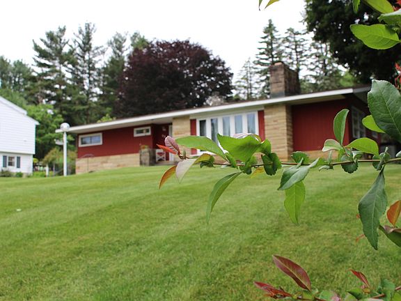 4th image of 40 Wills Dr