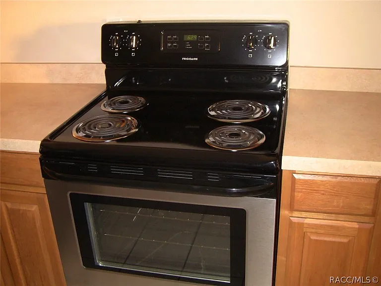 2507 W Oakland Ln — Photo 9