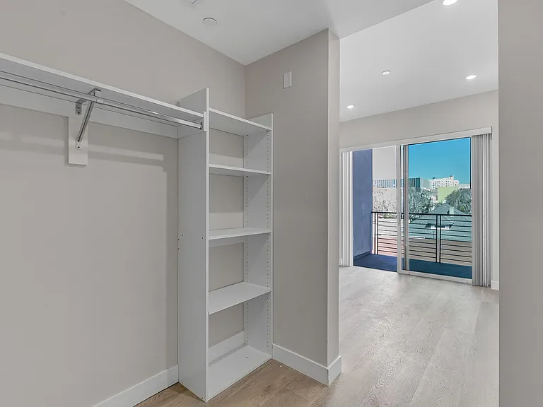 825 Coronado — Photo 23