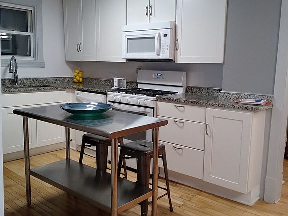 5th image of 1144 N Austin Blvd #1