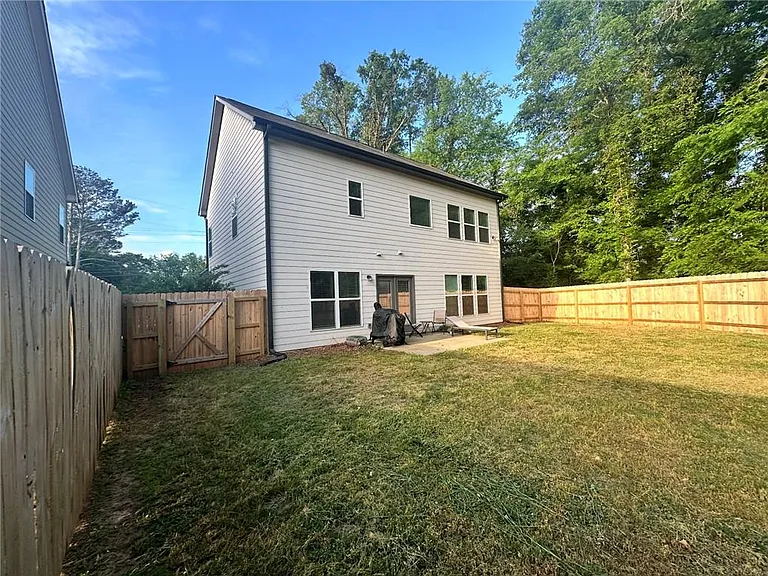 798 Gordon St — Photo 4