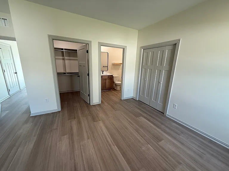 405 W Allison St — Photo 8