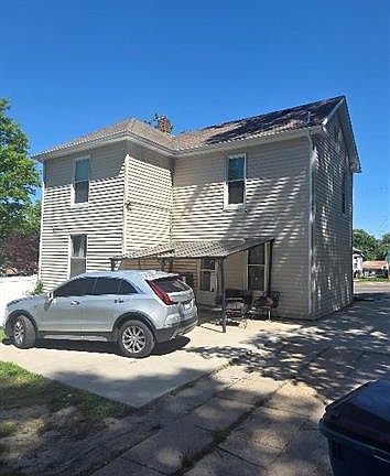 4th image of 154 Adelle Ave