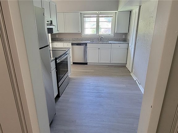 4th image of 2707 Larchview Dr
