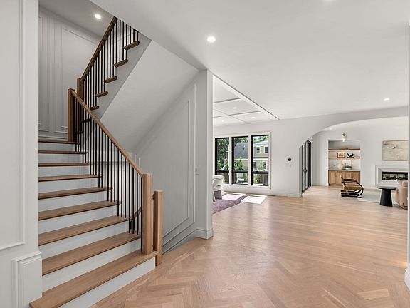 5th image of 184 Brookline St