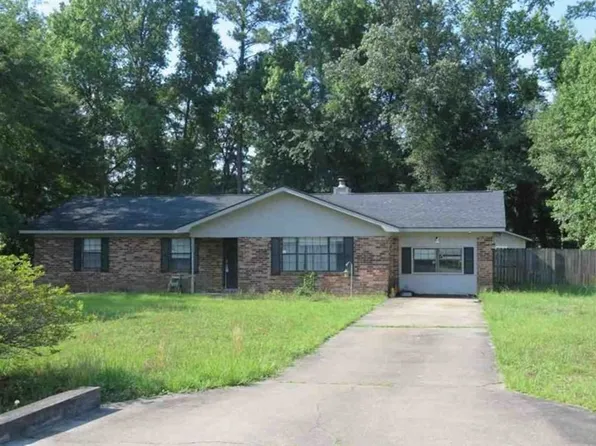 303 S Maple Dr, Hinesville, GA 31313