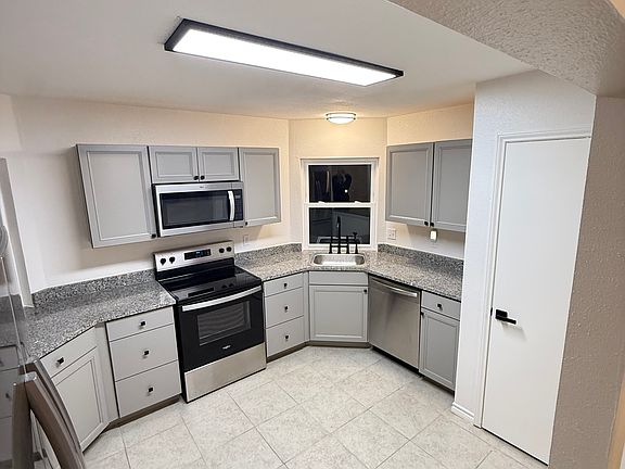 3rd image of 12707 Sandtrap St