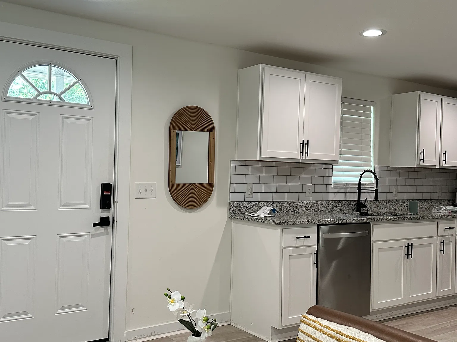 2 bed, 801 sqft, $2,500 — Photo 2